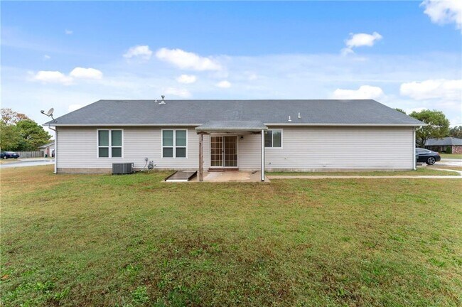 Building Photo - 1552 S Tally Ho Dr