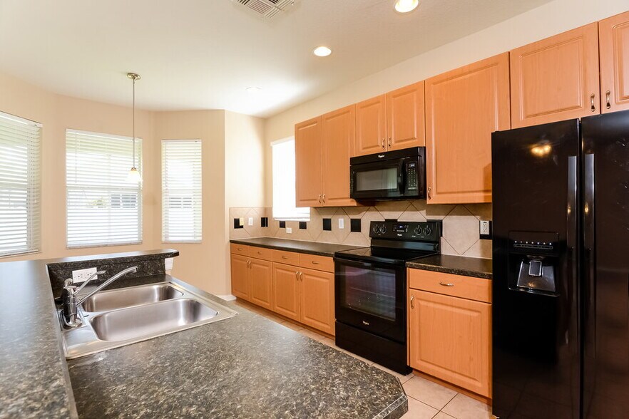 Building Photo - 17316 Whisper Breeze Way