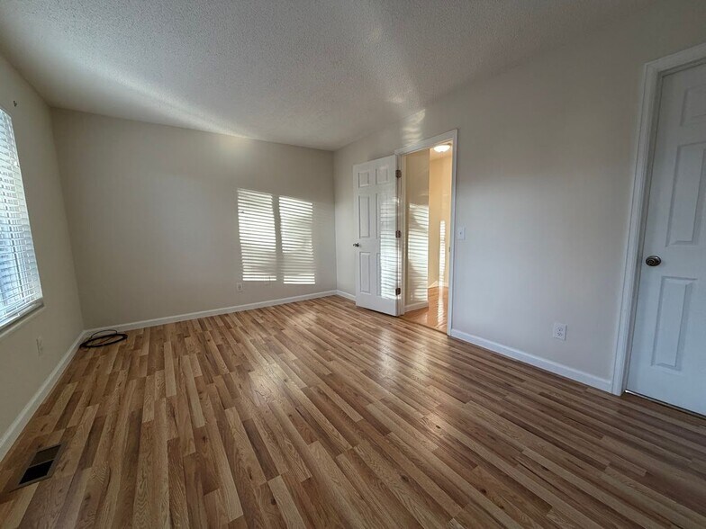 Building Photo - 2406 Bowen St