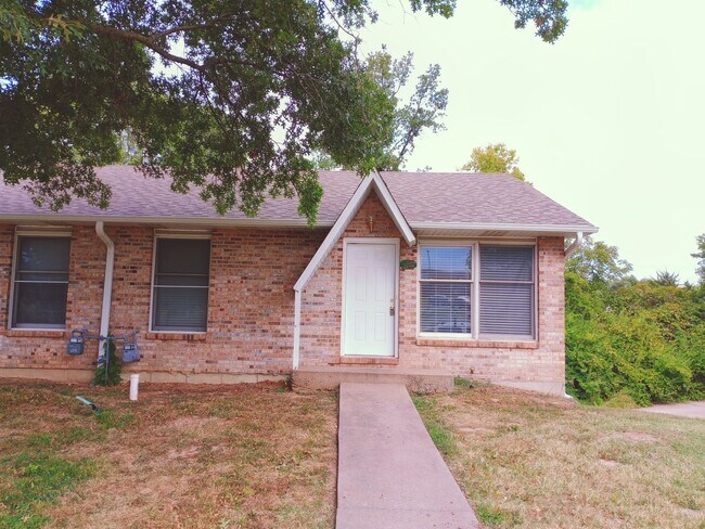 Primary Photo - 1121-1123-1123 S Roseta Ave