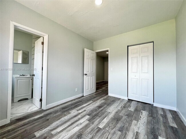 Building Photo - 806 NW 7th Terrace