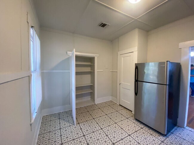 Building Photo - 2Bed/1Bath House for Rent! Available Now!