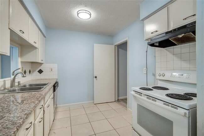Building Photo - 11427 Newbrook Dr
