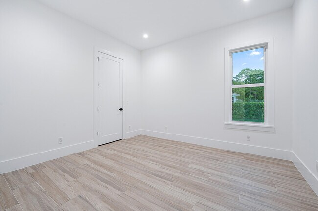 Building Photo - 18211 SE Old Trail Dr W
