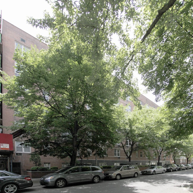 Building Photo - 1555 E 19th St