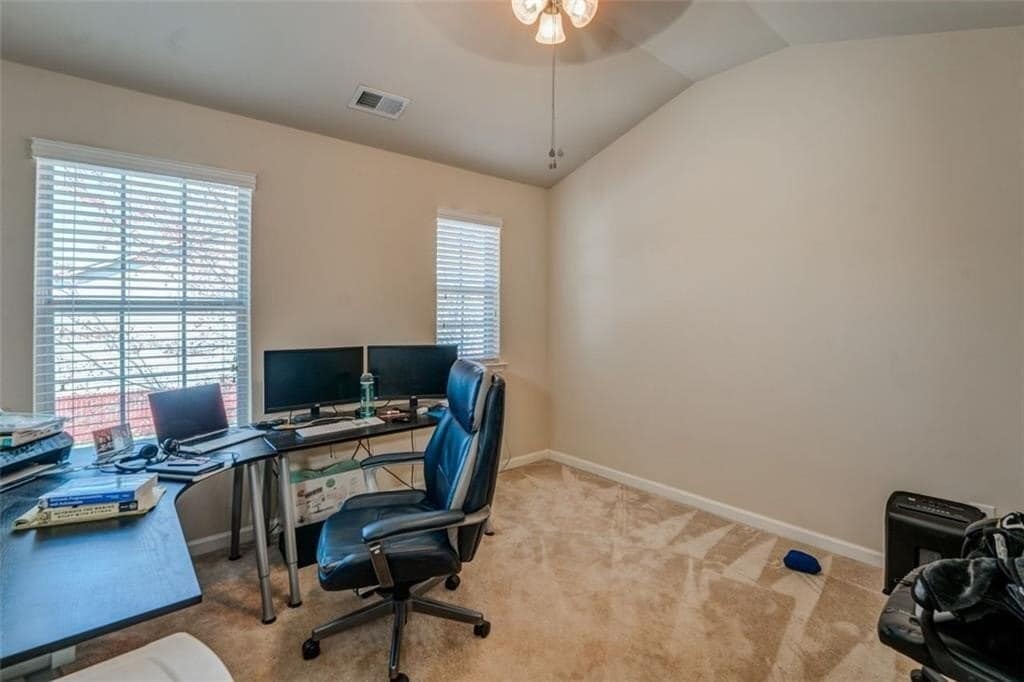 Building Photo - 208 Hidden Creek Pt