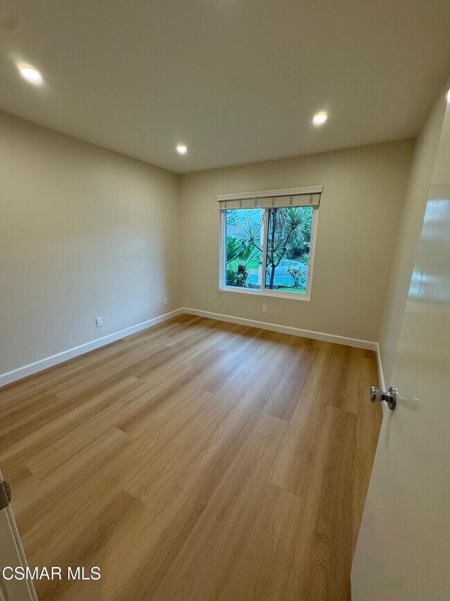 Building Photo - 893 Blue Spring Dr