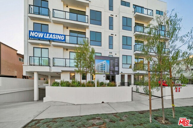 Building Photo - 1051 S Corning St