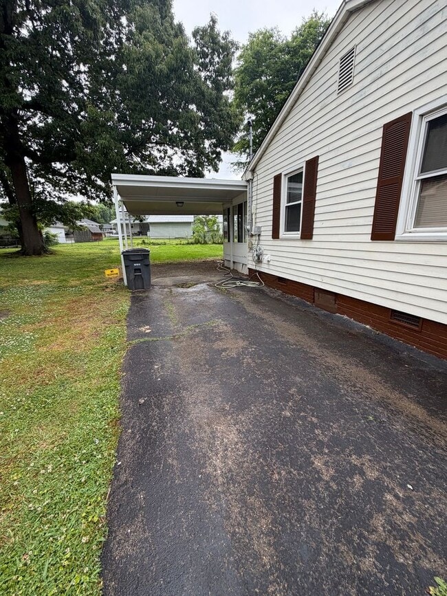 Building Photo - 2 Bedroom / 1.5 Bath Home in Kingsport TN
