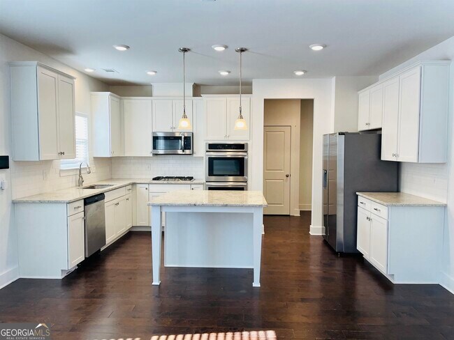 Building Photo - 371 Crestbrook Ln