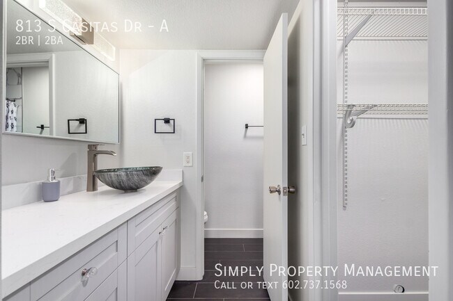 Building Photo - 813 S Casitas Dr