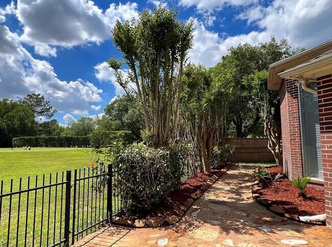 Primary Photo - 16 Kelliwood Ct Cir