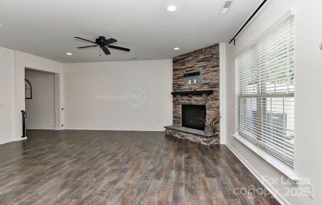 Building Photo - 3161 Hartson Pointe Dr