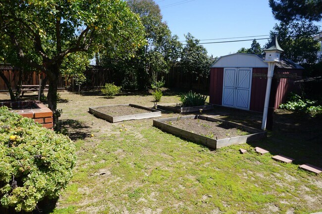 Building Photo - Well Maintained Single-Family Home in Saratoga!