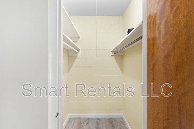 Building Photo - 9951 Chateau Roi Dr