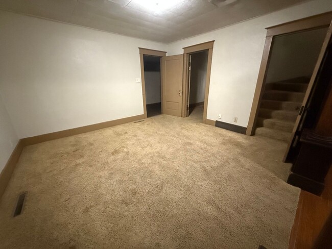 Building Photo - 3 Bed 1 Bath + Bonus Room and Yard