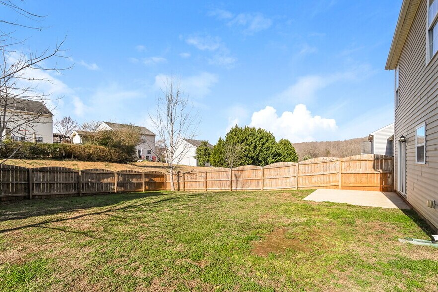 Building Photo - 913 River Trail Rd