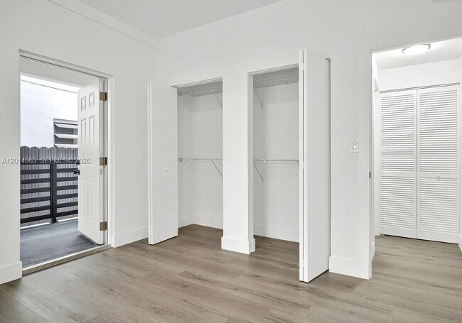 Building Photo - 638 SW 21st Ave