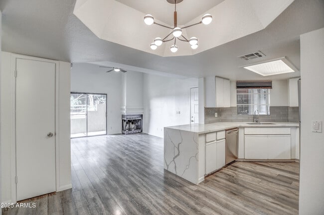 Building Photo - 4850 E Desert Cove Ave