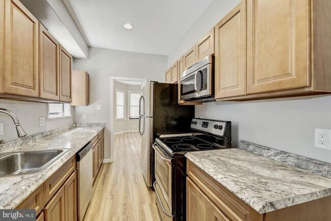 Building Photo - 2343 N College Ave