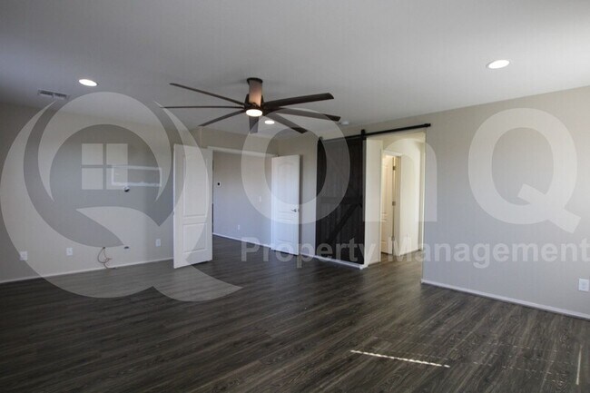 Building Photo - 12123 W Cottontail Ln