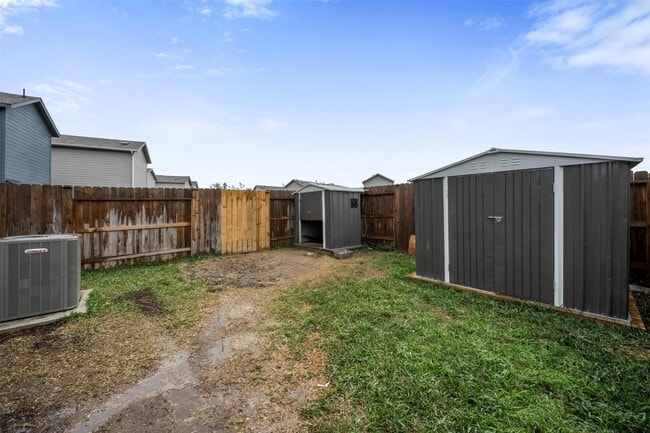 Building Photo - 18279 Via Aurelia Dr