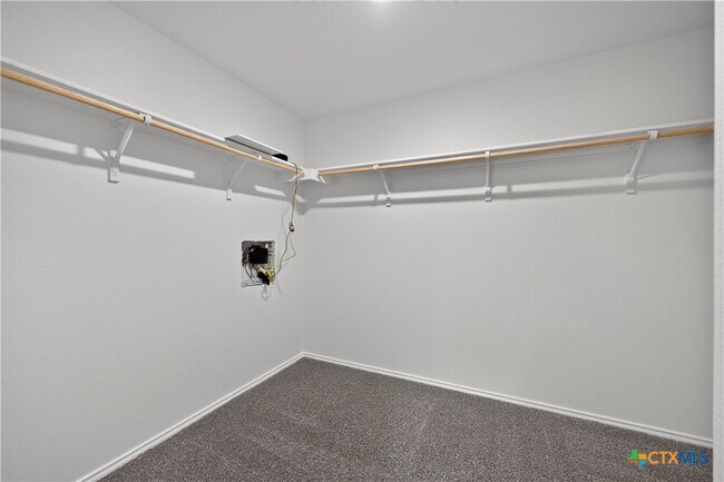 Building Photo - 326 N Richland Dr
