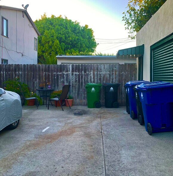 parking space - 2624 1/2 S Sepulveda Blvd