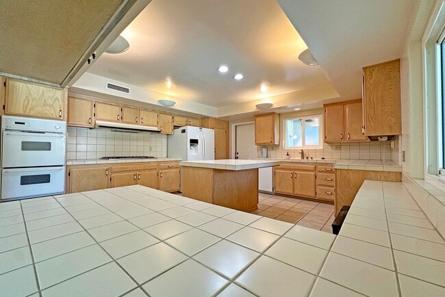 Building Photo - 1562 Whittier Ave