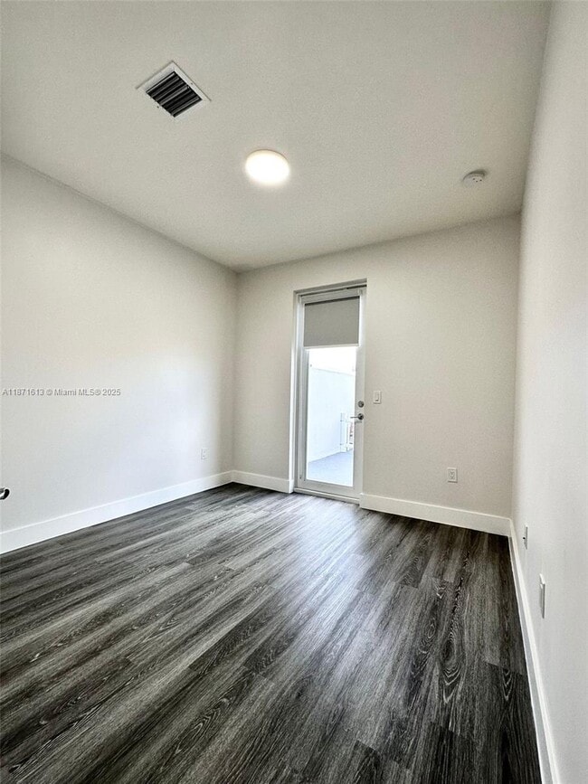 Building Photo - 6315 NW 105th Ct