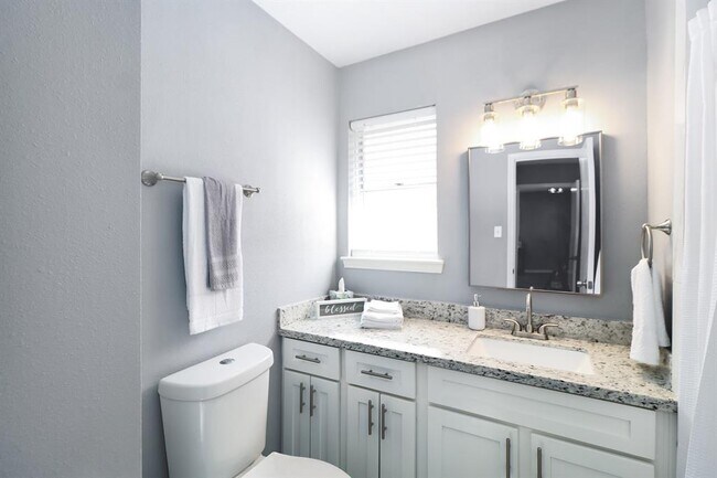 Building Photo - 4722 Northrup Dr