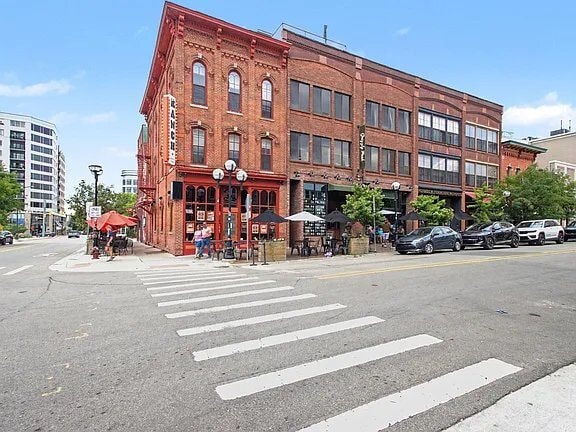 Building Photo - 120 W Washington St