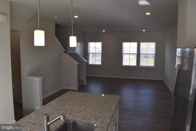 Building Photo - 216 Swan Fld Ave