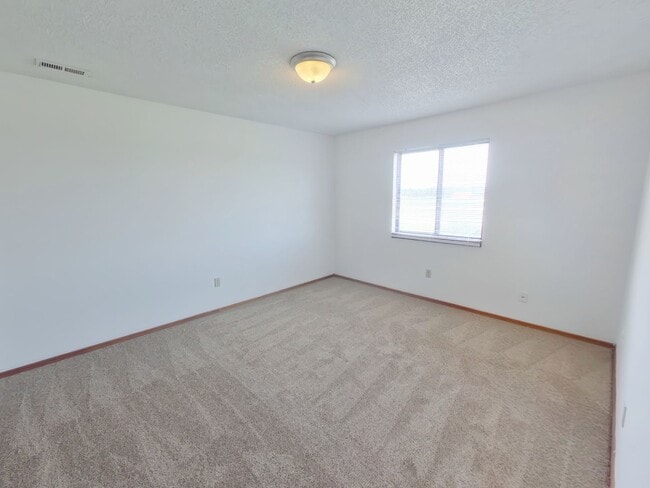 Building Photo - 3960 N Garland Cir