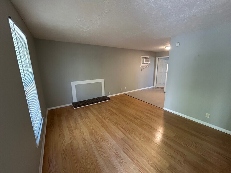 Building Photo - 5150 Linbar Dr