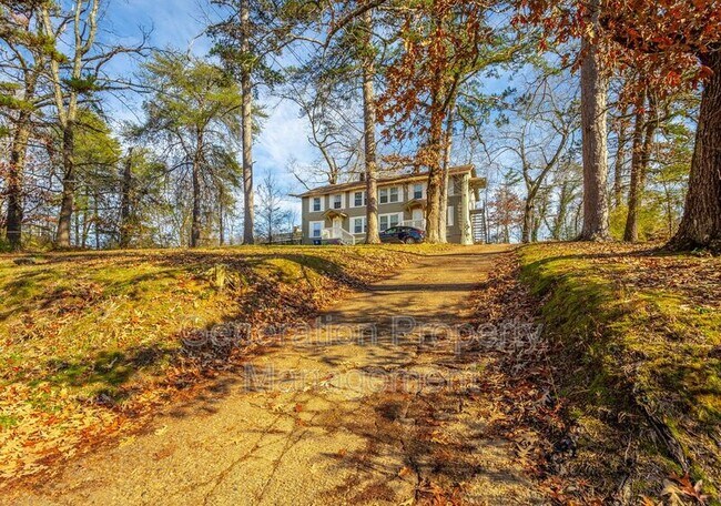 Building Photo - 311 Hedgewood Dr