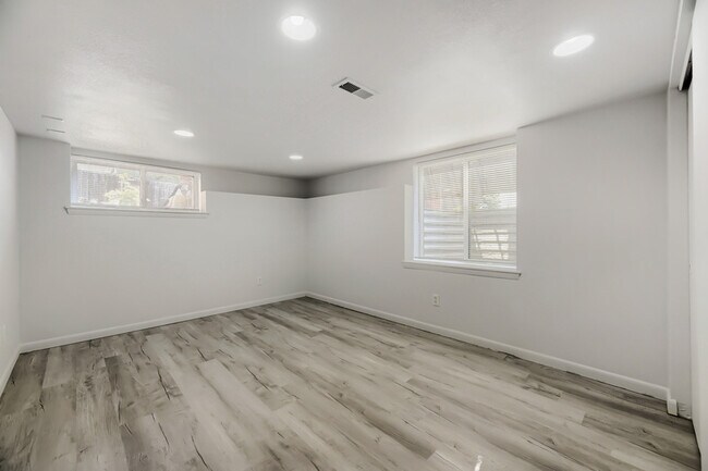 Building Photo - 4757 S Jason St