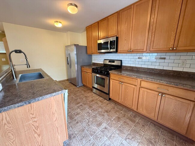 Building Photo - 3 Bed DuPont Home for Rent