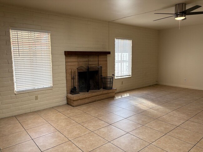 Building Photo - 7481 E Tamara Dr