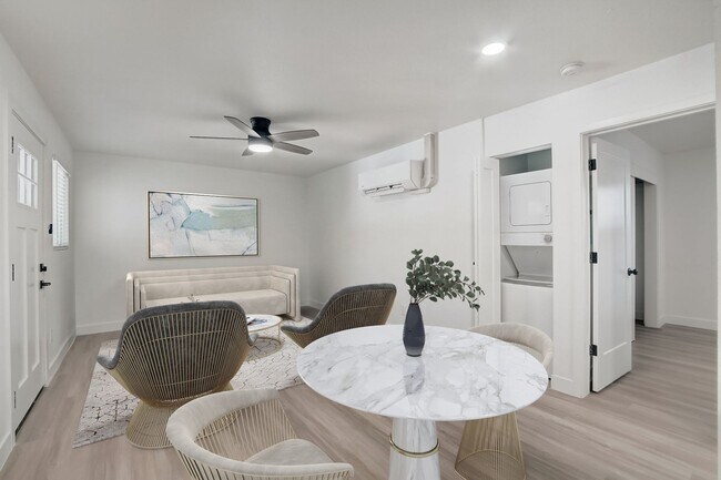 Building Photo - 1 Bed | 1 Bath -  Renovated Ground Level Unit