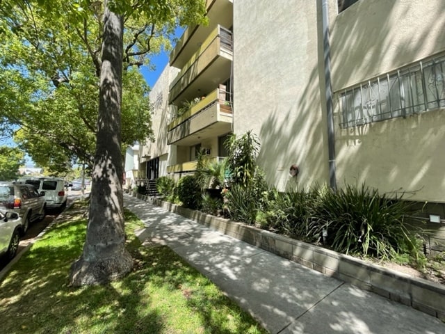 Building Photo - 320 S Gramercy Pl
