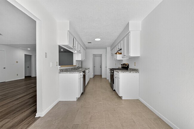 Building Photo - 4422 Wee Lassie Ln