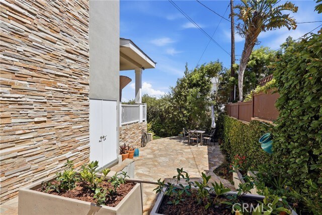 Building Photo - 628 Via Monte Doro