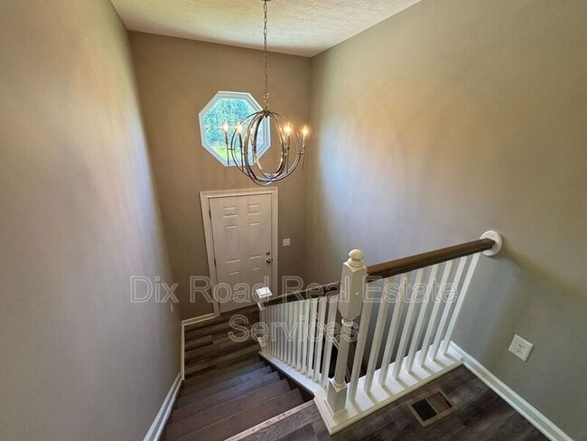 Building Photo - 1024 Golfview Dr