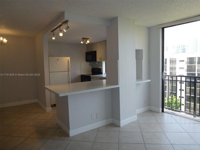 Building Photo - 17021 N Bay Rd