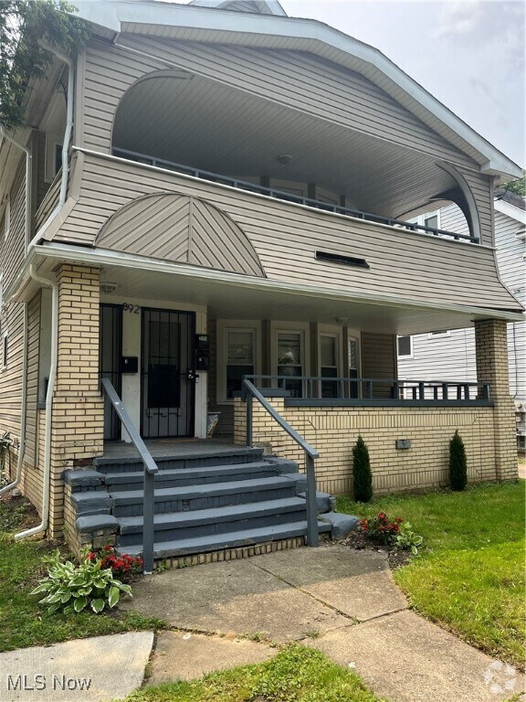 Building Photo - 892 Delia Ave