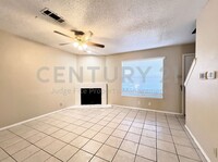 Building Photo - Lovely 2-Story 2/2.5 Condo in Denton For Rent!