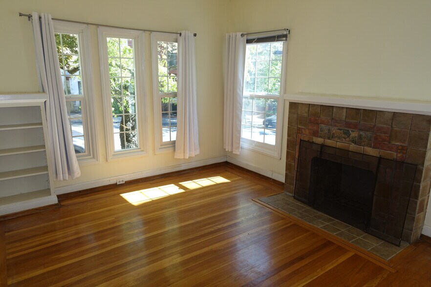 Building Photo - 2571 Virginia St