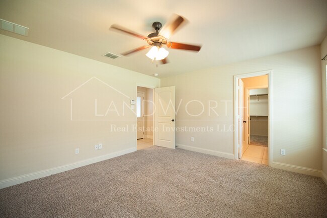 Building Photo - 3 bed 2 bath Beautiful Property