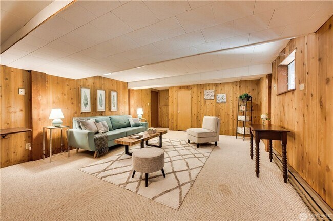 Building Photo - 3 Bedroom 1.75 bathroom home in Mukilteo w...